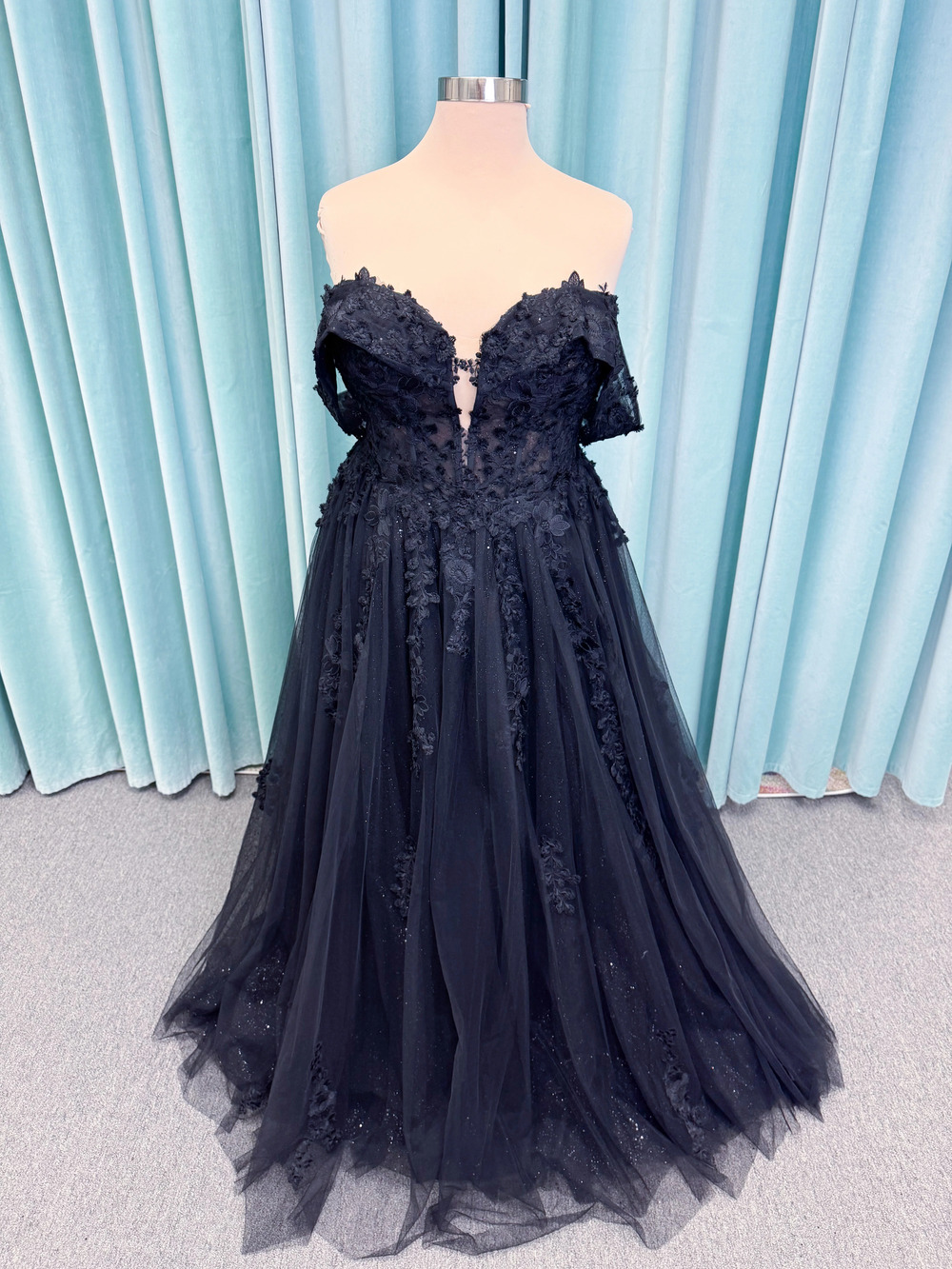 Plus Size Black Lace Applique A-line Wedding Dress with Glitter Tulle Skirt Sz